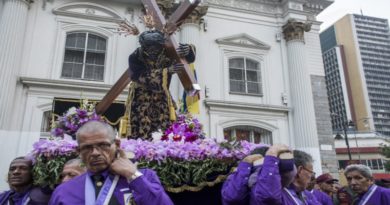 Procesión del Nazareno de San Pablo une a devotos en Caracas