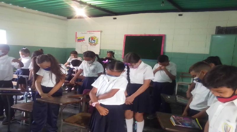 Dictan taller de teatro en Escuela Estadal Nuestra Señora de la Caridad en Aragua