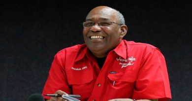 Rinden homenaje al profesor Aristóbulo Istúriz a un año de su siembra