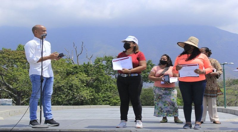 Entregan créditos a 80 prestadores de servicios turísticos de Miranda