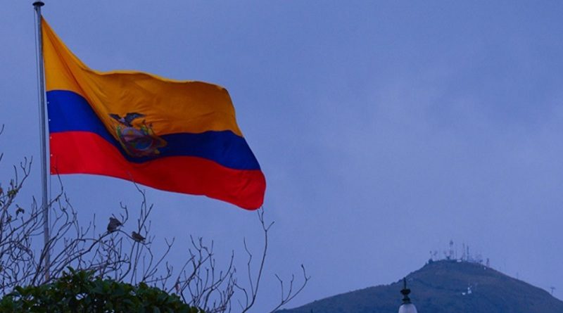Maestros de Ecuador realizan protesta por equiparación salarial