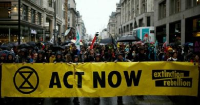 Jóvenes protestan en Francia contra inacción climática