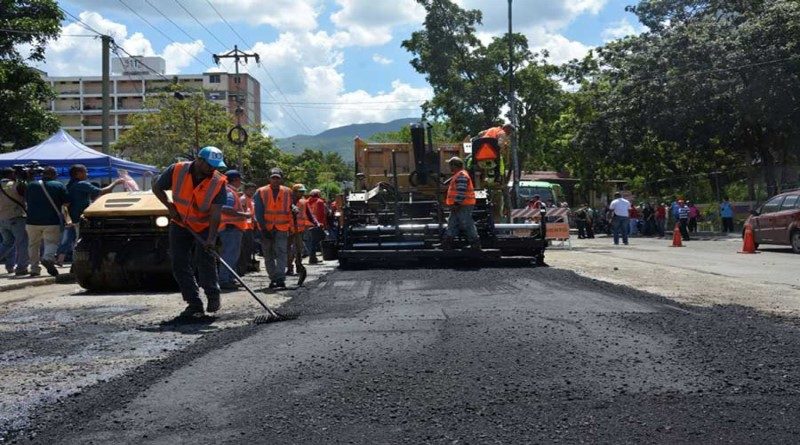Más de mil toneladas de asfalto se colocan en Guarenas