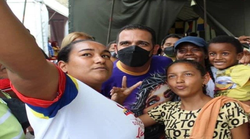 Protección social reciben más de mil 900 familias de sector Marapa Piache en La Guaira