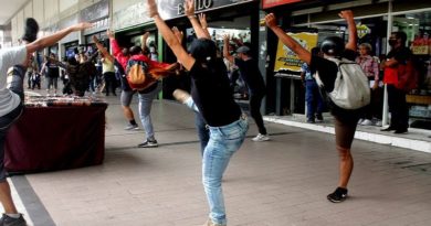 Valencia Danza Contemporánea impactó con coreografía a comerciantes y transeúntes
