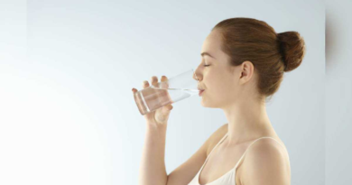 ¿Cuánta agua es recomendable beber durante el día y cómo beneficia a la salud?