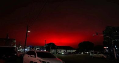 El Cielo se tiñe de rojo sobre una ciudad en China