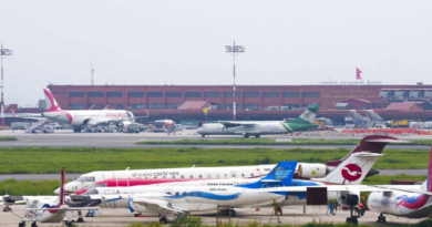 Recuperan 21 cuerpos de avión accidentado en Nepal