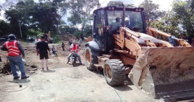 Avanzan labores de despeje de vialidad en calles de Trujillo