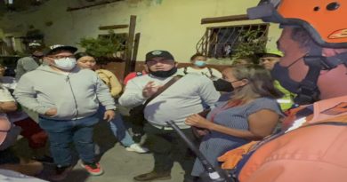 Atienden a familias afectadas por derrumbe de viviendas en Santa Rosalía