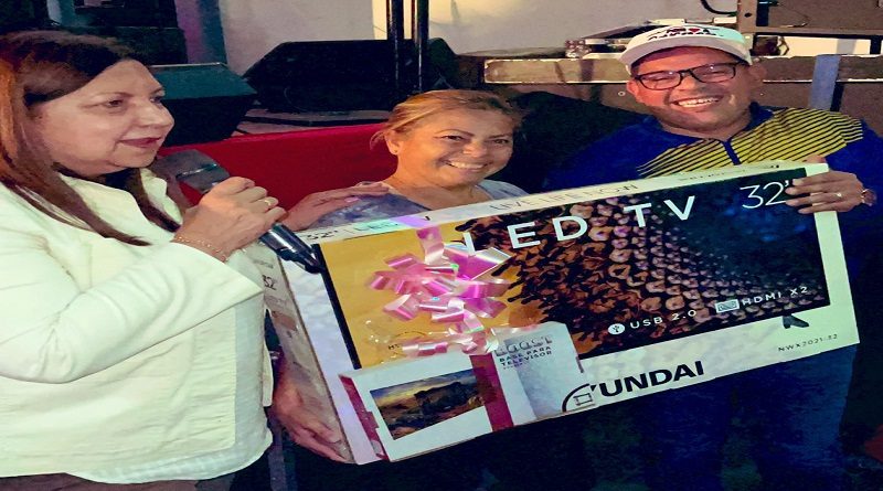 Rinden homenaje a madres de movimientos sociales de Caracas