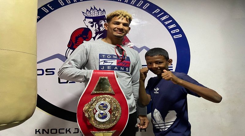 Ender “El Tigre” Luces impulsa el deporte en escuela de boxeo Bernardo Piñango en Ciudad Caribia