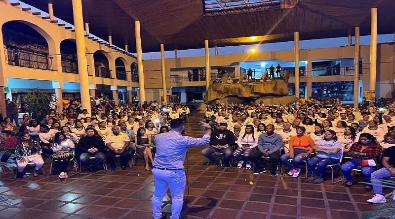 Entregan más de 190 certificados a emprendedores de Cúa