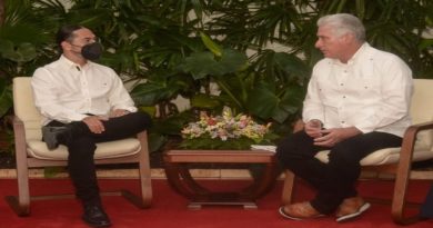 Ministro Freddy Ñáñez imparte clase magistral sobre comunicación en Cuba