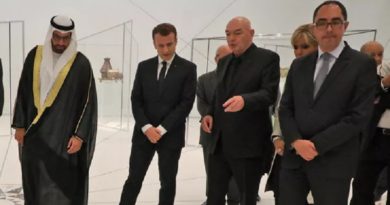 Justicia francesa investiga a exdirector del Museo del Louvre por tráfico de antigüedades