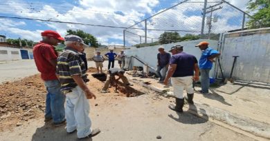 Atienden falla hídrica con método 1x10 en Comuna Juan de Bolívar de Aragua