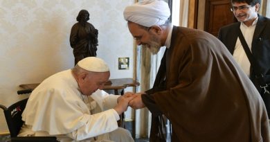 Líder Supremo iraní envía mensaje al Papa Francisco