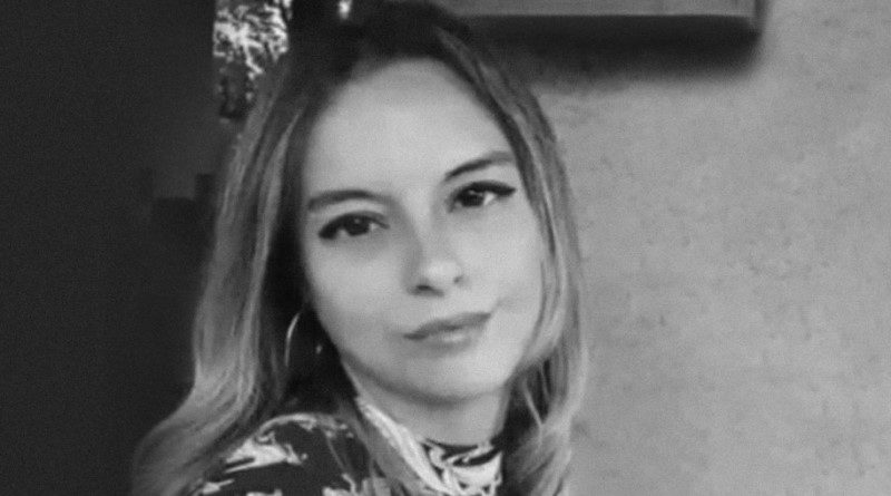 La comunicadora Francisca Sandoval recibió un disparo en el rostro durante las movilizaciones en el barrio Meiggs de Santiago. (Foto agencias)