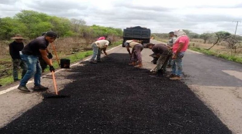 Rehabilitan vialidad en la Troncal 13 en Guárico