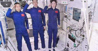 Astronautas de Shenzhou-14 ingresan al módulo central de estación espacial