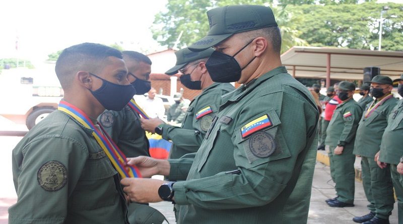 Otorgan reconocimiento a hombres y mujeres de la FANB en Guárico
