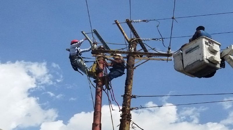 Cuadrillas de Corpoelec adecuaron red de distribución eléctrica en Naiguatá