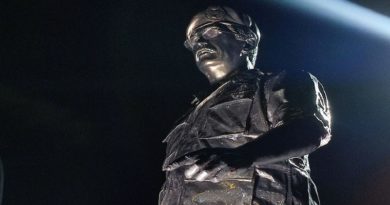 Develan estatua en honor a García Carneiro en Fuerte Tiuna