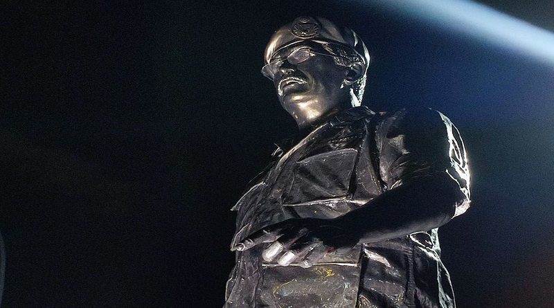 Develan estatua en honor a García Carneiro en Fuerte Tiuna