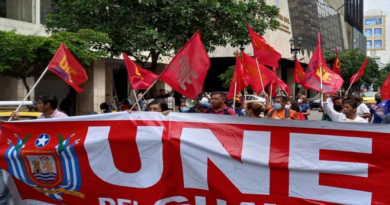 Docentes de Ecuador se movilizan contra Gobierno de Lasso