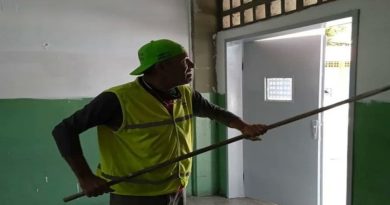 Embellecen Unidad Educativa Distrital Freites de la parroquia 23 de Enero