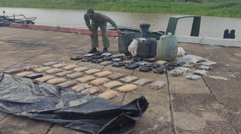 FANB intercepta embarcación TANCOL con 60 envoltorios de droga