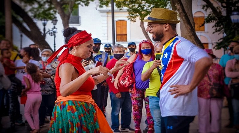 Influencers y operadores turísticos de Irán disfrutan jornada cultural en Caracas