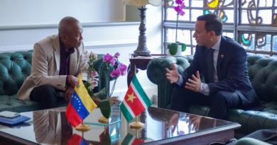 Arriba a Venezuela el Embajador designado de Surinam, Gustaaf Rasiman