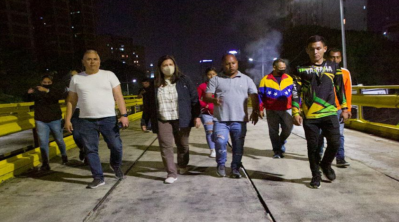 Supervisan avance de trabajos en elevado de Maripérez en Caracas