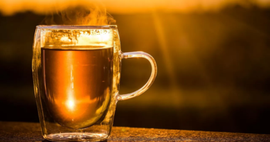 Revelan peligrosas consecuencias de beber té cuando hace calor