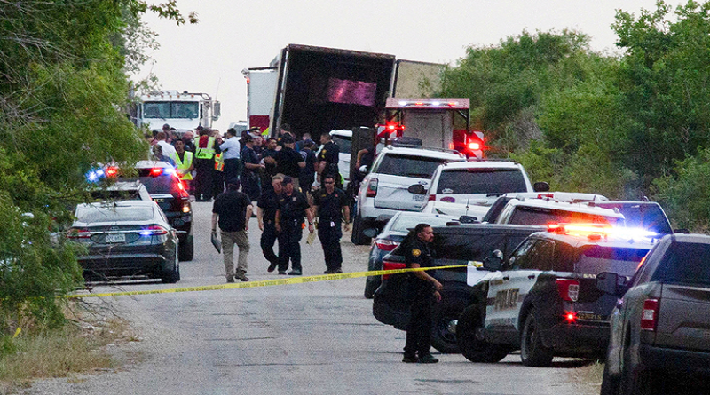 México confirma el fallecimiento de 50 migrantes en Texas﻿