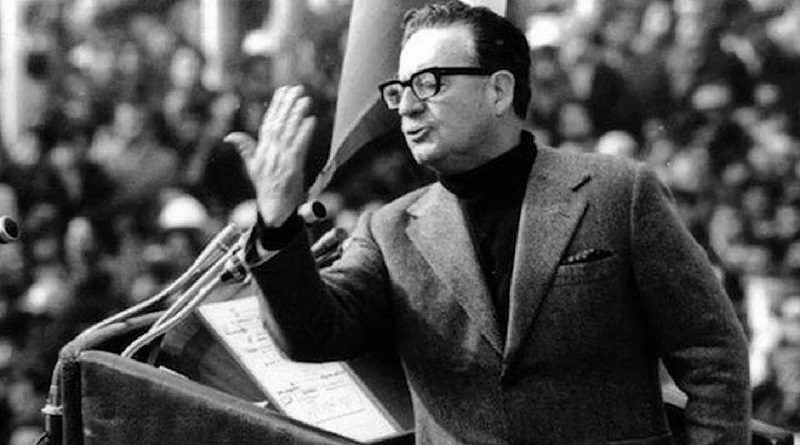 Jefe de Estado conmemora 114 años del natalicio de Salvador Allende