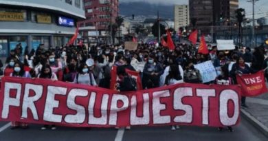 Estudiantes de Ecuador marchan en defensa de educación pública