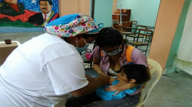 Niños de la parroquia El Recreo reciben jornada de inmunización