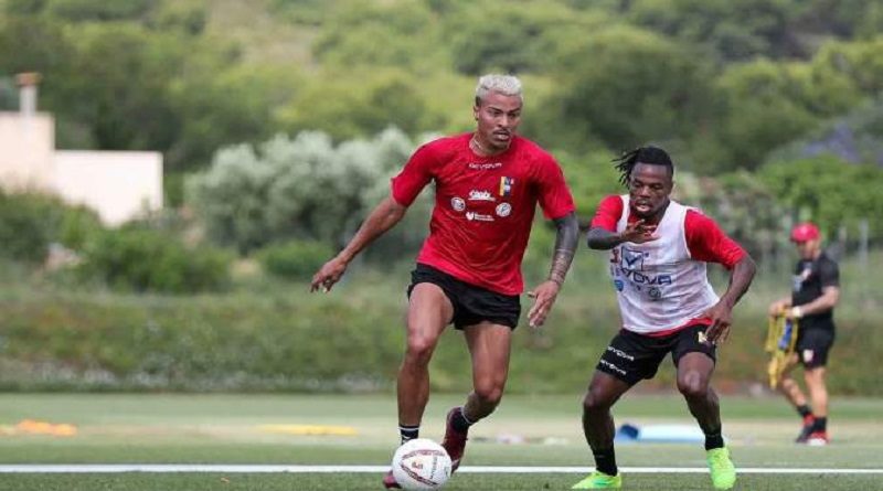 Adalberto Peñaranda entrenando con Venezuela - foto: @selevinotinto