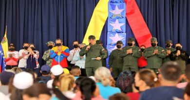 Padrino López Las Bricomiles significan la fusión perfecta cívico-militar