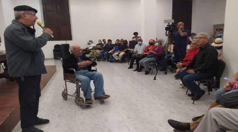 Primer encuentro de cronistas comunales rinde homenaje a Mario Sanoja Obediente