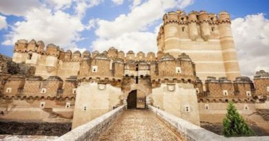 Arquitectura de los castillos de España inspirados en los caravasares de Irán