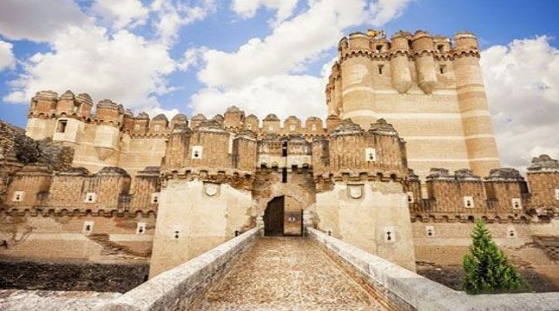 Arquitectura de los castillos de España inspirados en los caravasares de Irán