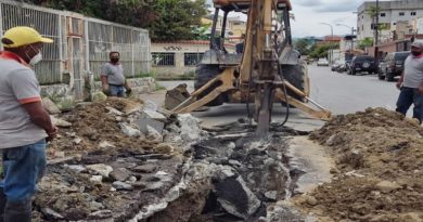 Sustituyen 60 metros de colector de aguas servidas en la parroquia El Paraíso