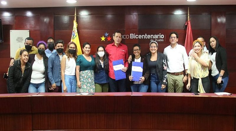 Firman convenio para nuevas iniciativas productivas entre Banco Bicentenario y Frente Francisco de Miranda