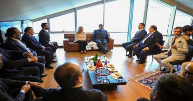 Artistas de la serie turca “Kurulus Osman" conocieron al Presidente Maduro
