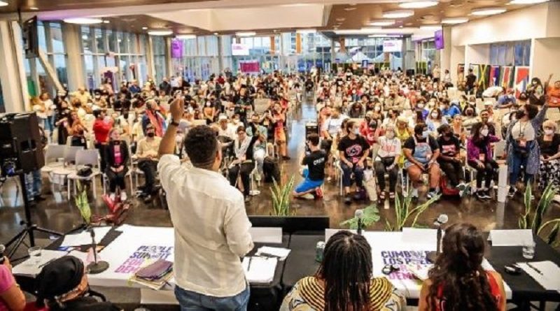 Discuten contra supremacía blanca en Cumbre de los Pueblos en EE.UU.