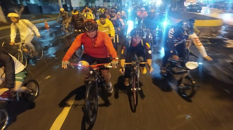 Más de 80 ciclistas realizaron primer paseo nocturno en Los Teques
