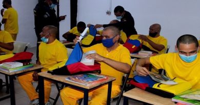 Certifican a 11 privados de libertad en educación primaria